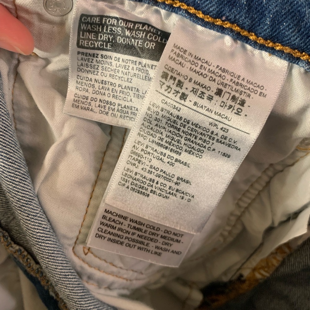 Levi’s Women’s 501 Original Shorts in Jive Stone Medium Blue Wash Denim Size 33 - Picture 9 of 11